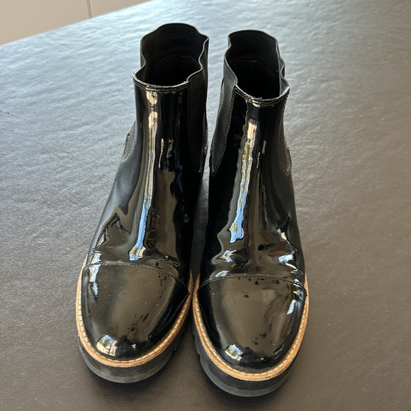 Eileen Fisher Sz 7 Chelsea Wedge Patent Leather Booties - Picture 6 of 11
